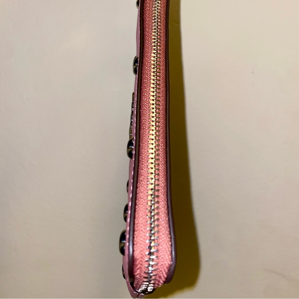 Coach leather Corner Zip Wristlet With Heart Rivets New - Picture 3 of 10